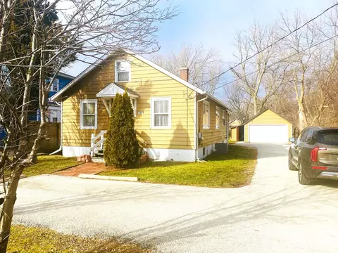 1221 Central Ave, Highland Park, IL 60035