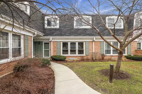2311 W Greenleaf Ave #U-207, Chicago, IL 60645