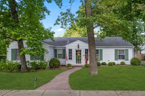 218 E North Ave, Lake Bluff, IL 60044