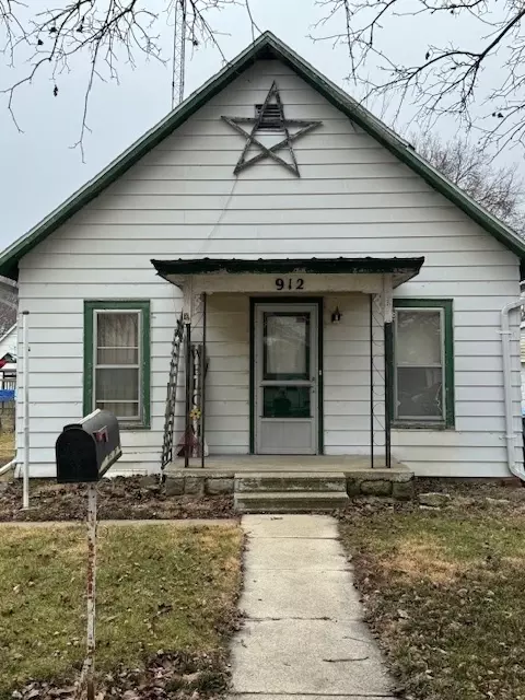 912 E Madison St, Pontiac, IL 61764
