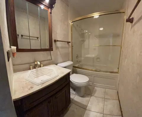 Bath - Undisclosed, Hoffman Estates, IL 60169 photo 2 of 3