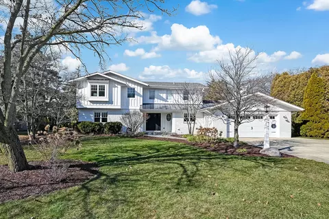 10 Chatham Ln, Oak Brook, IL 60523
