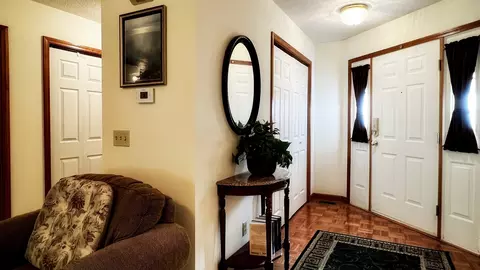 Entry Way - 2705 Westbrook Dr, Bloomington, IL 61705 photo 2 of 4