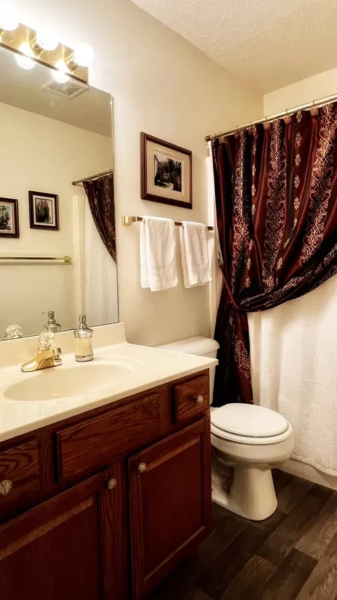 Bath - 2705 Westbrook Dr, Bloomington, IL 61705 photo 3 of 3