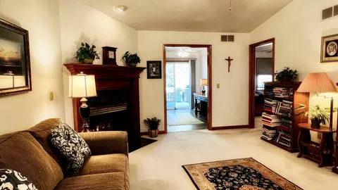Living - 2705 Westbrook Dr, Bloomington, IL 61705 photo 4 of 17