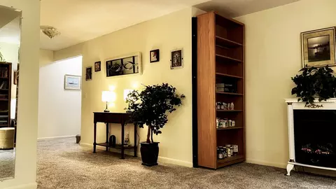 Living - 2705 Westbrook Dr, Bloomington, IL 61705 photo 12 of 17