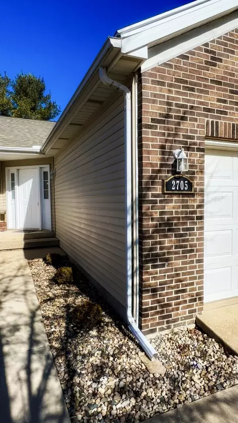 Exterior - 2705 Westbrook Dr, Bloomington, IL 61705 photo 6 of 13