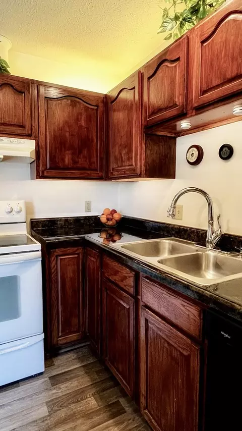 Kitchen - 2705 Westbrook Dr, Bloomington, IL 61705 photo 4 of 7