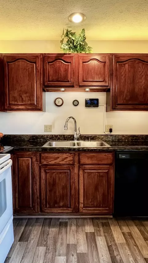 Kitchen - 2705 Westbrook Dr, Bloomington, IL 61705 photo 5 of 7