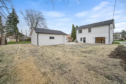 Exterior - 896 W Grant Dr, Des Plaines, IL 60016 photo 5 of 6