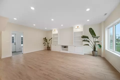 Living - 896 W Grant Dr, Des Plaines, IL 60016 photo 4 of 4