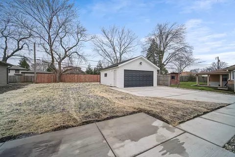 Exterior - 896 W Grant Dr, Des Plaines, IL 60016 photo 3 of 6