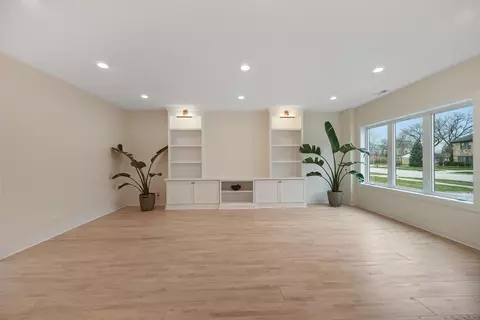 Living - 896 W Grant Dr, Des Plaines, IL 60016 photo 2 of 4