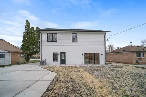 Exterior - 896 W Grant Dr, Des Plaines, IL 60016 photo 4 of 6
