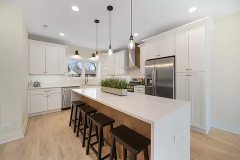 Kitchen - 896 W Grant Dr, Des Plaines, IL 60016 photo 1 of 4