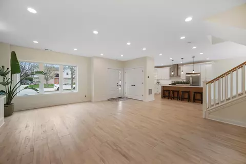 Living - 896 W Grant Dr, Des Plaines, IL 60016 photo 1 of 4