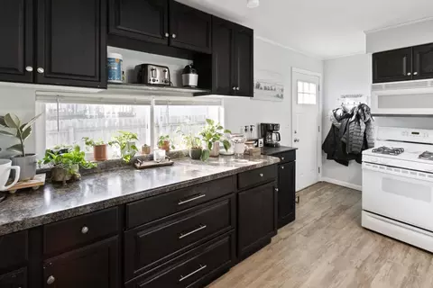 Kitchen - 401 E Kelsey, Malta, IL 60150 photo 2 of 5