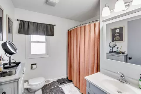 Bath - 401 E Kelsey, Malta, IL 60150 photo 1 of 2