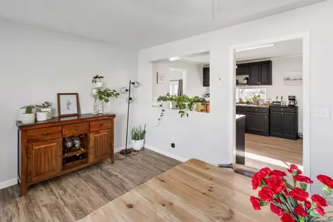 Living - 401 E Kelsey, Malta, IL 60150 photo 3 of 3