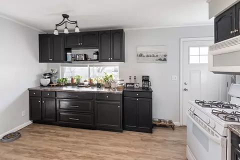 Kitchen - 401 E Kelsey, Malta, IL 60150 photo 4 of 5