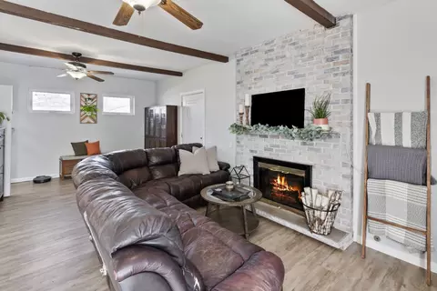 Living - 401 E Kelsey, Malta, IL 60150 photo 1 of 3