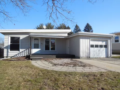 1220 Robin Rd, Dixon, IL 61021