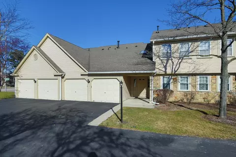 304 Glasgow Ln #W1, Schaumburg, IL 60194