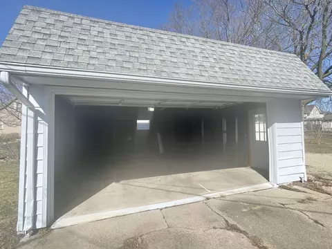 Exterior - 2221 4th St, Peru, IL 61354 photo 6 of 7