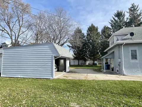 Exterior - 2221 4th St, Peru, IL 61354 photo 2 of 7