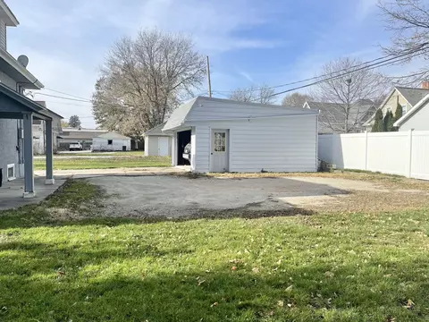 Exterior - 2221 4th St, Peru, IL 61354 photo 5 of 7