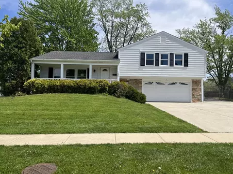 1 N Braintree Dr, Schaumburg, IL 60194