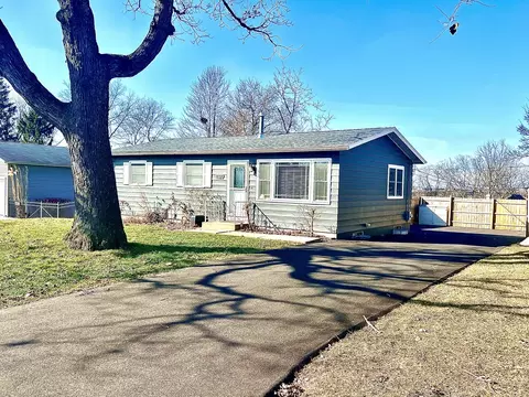 408 Alpine Dr, Round Lake, IL 60073