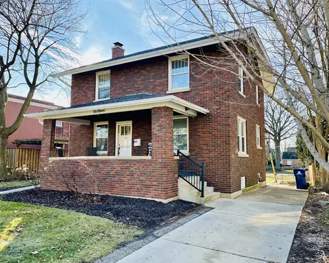 611 N Ellsworth St, Naperville, IL 60563