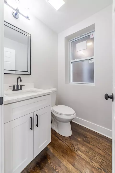 Bath - 6954 S Eberhart Ave, Chicago, IL 60637 photo 3 of 5