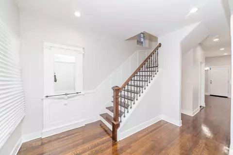 Entry Way - 6954 S Eberhart Ave, Chicago, IL 60637 photo 1 of 1