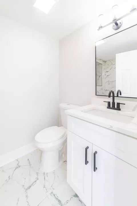 Bath - 6954 S Eberhart Ave, Chicago, IL 60637 photo 4 of 5