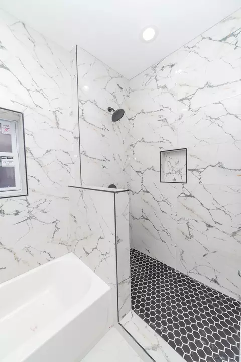 Bath - 6954 S Eberhart Ave, Chicago, IL 60637 photo 2 of 5