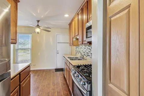 Kitchen - 2452 Devonshire Ct, Aurora, IL 60502 photo 4 of 4