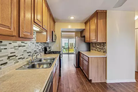 Kitchen - 2452 Devonshire Ct, Aurora, IL 60502 photo 1 of 4