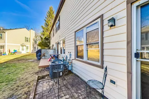 Exterior - 2452 Devonshire Ct, Aurora, IL 60502 photo 3 of 3