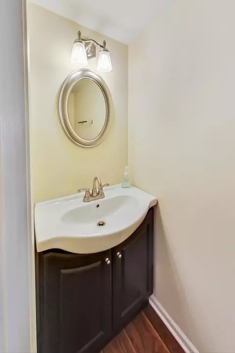 Bath - 2452 Devonshire Ct, Aurora, IL 60502 photo 1 of 3