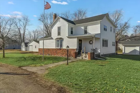202 W Center St, Bellflower, IL 61724