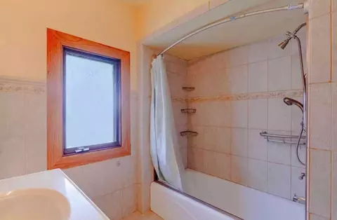 Bath - 6410 Sinclair Ave, Berwyn, IL 60402 photo 3 of 3