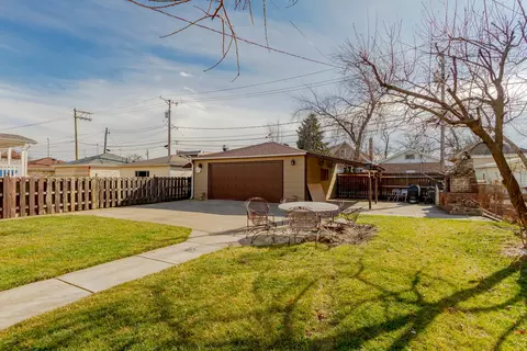 Exterior - 6410 Sinclair Ave, Berwyn, IL 60402 photo 5 of 6