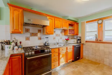Kitchen - 6410 Sinclair Ave, Berwyn, IL 60402 photo 2 of 3