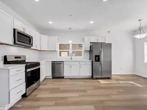 Kitchen - 7441 W 56th Pl, Summit, IL 60501 photo 3 of 4