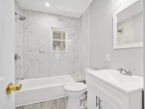 Bath - 7441 W 56th Pl, Summit, IL 60501 photo 1 of 2