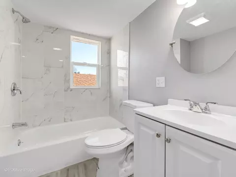 Bath - 7441 W 56th Pl, Summit, IL 60501 photo 2 of 2