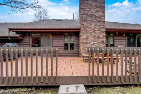 Exterior - 830 Brian Ct, Gurnee, IL 60031 photo 2 of 9