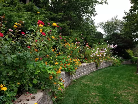 Exterior - 830 Brian Ct, Gurnee, IL 60031 photo 7 of 9